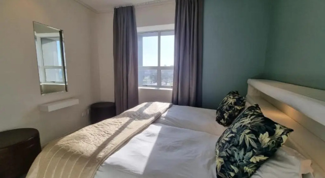 Апартаменты Accommodation Front - The Quays 503 - 6 Sleeper Across the Beachfront