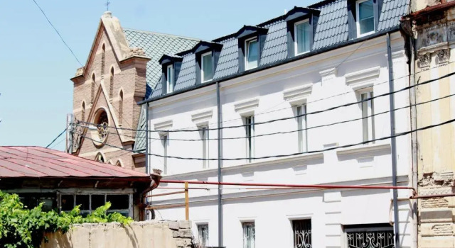 Guest House on Gia Abesadze Street