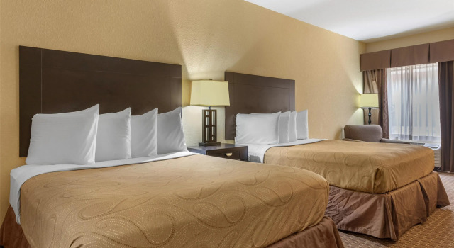 Четырёхместный номер Standard Best Western Bastrop Pines Inn