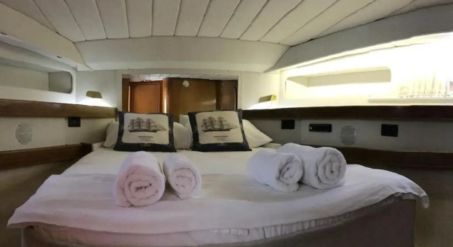 Motor yacht 45', 3 Cabins, 2 WC, Rezerwuj Hotel Hotele w Saronic Islands z parkingiem, Parking
