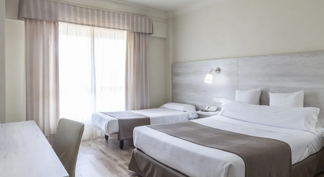 Трёхместный номер Standard Hotel Jerez AQ35