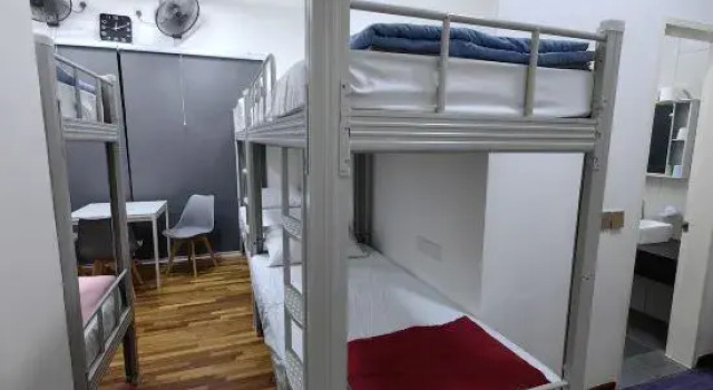 Кровать в общем номере (мужской номер) VnV DORM HOMESTAY