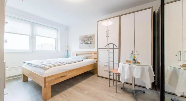 6757 Private Room Laatzen, Забронировать Отель Латцен Ганновер, рядом с Торговый центр "Лайне Центер Латцен"