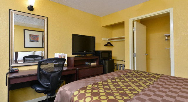 Americas Best Value Inn-South/ Sacramento, Rezerwuj Hotel Hotele w Elk Grove z basenem, Basen