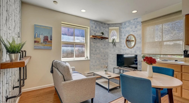 FRONTDESK 242 S 17th St Apts Rittenhouse Sq Philadelphia, Забронировать Отель Филадельфия Philadelphia Metropolitan Area, рядом с Camp William Penn Headquarters Site
