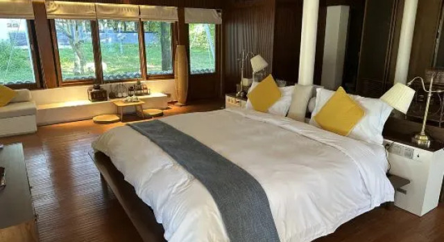 Тент с видом на внутренний двор Best White Campsort Xilong Chagu Resort