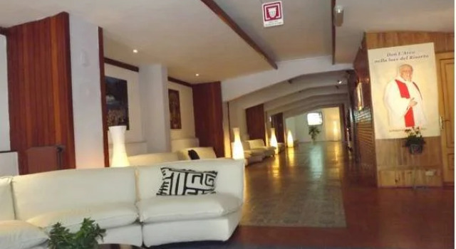 Hotel Soggiorno Salesiano, Забронировать Отель Отели Вико-Экуенсе 3 звезды, рядом с Железнодорожный вокзал Сеяно компании Circumvesuviana, 3*