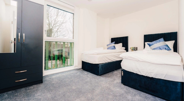 LUX Riverside Duplex Masionette By LCY Excel, Book Vacation Home London Greater London