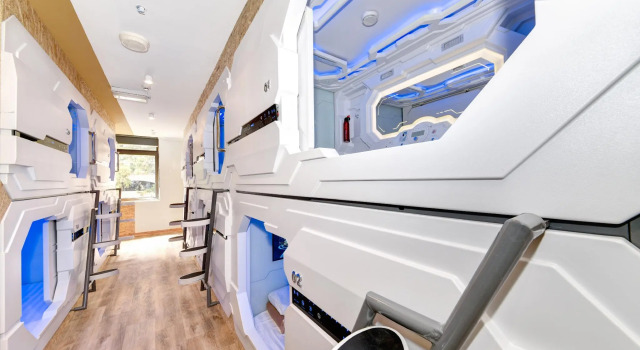 Капсула Deluxe Space Q Capsule Hotel