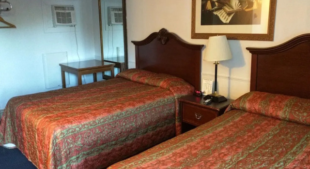 Четырёхместный семейный номер Standard Colonial Inn Extended Stay by OYO New Ulm