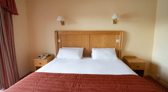 Номер Classic Lakeside International Hotel