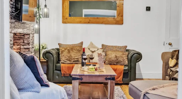 The Pink House Canterbury FREE Parking WIFI, Varaa Huoneisto Asunnot kohteessa Merseyside, Huoneisto