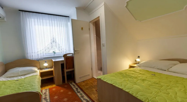 Номер Economy Rooms & Apartments Jana