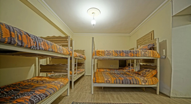 Кровать в общем номере (женский номер) с балконом Glory Art Stone House
