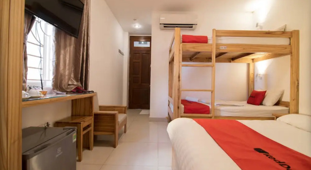 RedDoorz @ Bui Vien Walking Street - Hostel, Забронировать Хостел Хостелы Района 11, Хостел