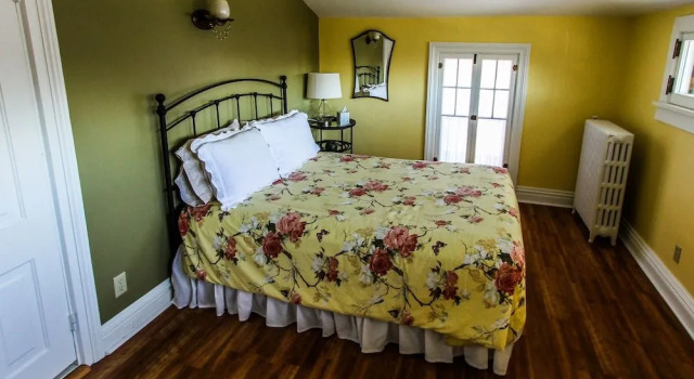 Carriage House B&B, Varaa Bed and Breakfast Winona Minnesota