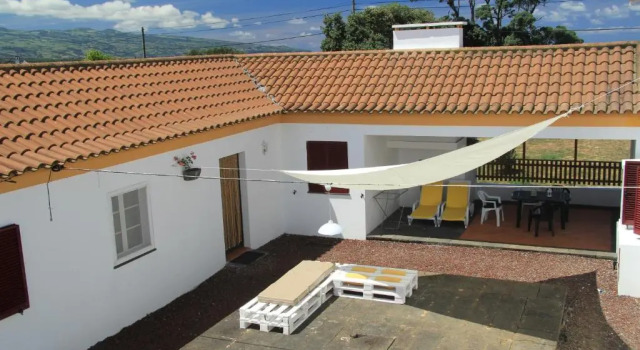 Коттедж с 2 комнатами Santana Houses