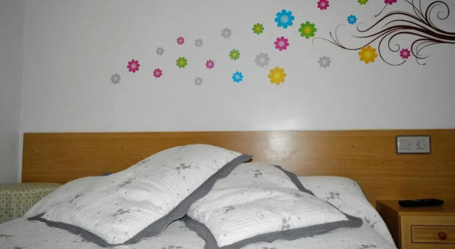 Hostal El Kanguro, Book Hotel Hotels in Aragon with Parking, Parking