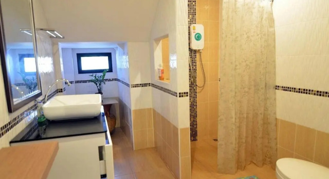 Апартаменты Цокольный этаж Rimtalay Angsila Guesthouse