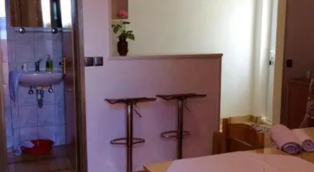 Apartments Visnja, Buchen Sie Ferienwohnung Hotels in Gespanschaft Split-Dalmatien mit Pool, Schwimmbad