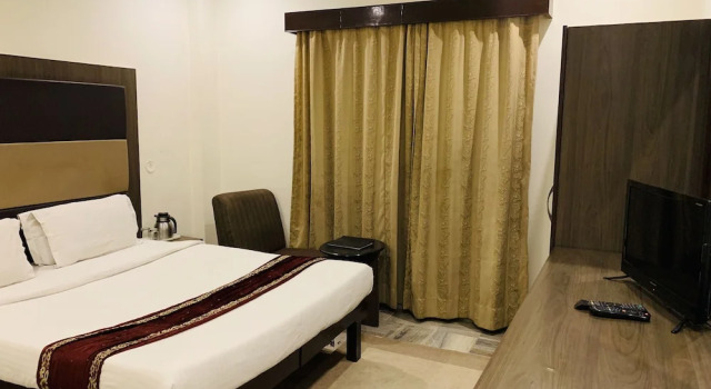 Двухместный номер Standard Ambassador Hotel