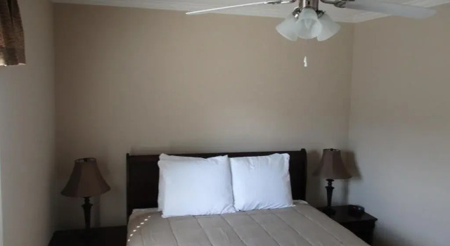 Majestic Oaks RV Resort, Boek Resort Hotels in Zephyrhills met parkeren, Parkeren
