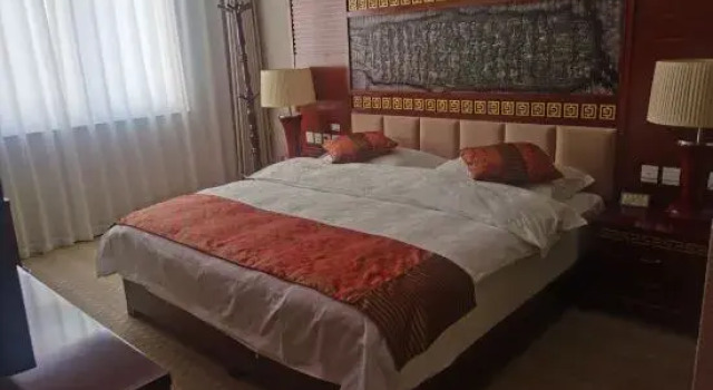 Люкс Deluxe Golden Spring Hotel Lijiang
