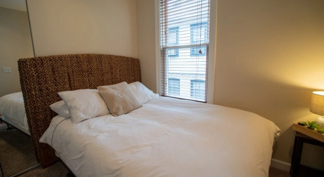 Люкс Standard Old Town Suites Operated by Roscoe Village Guesthouse