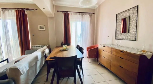 Spacious central flat, Забронировать Отель Отели Лавреотики с завтраком, Завтраки