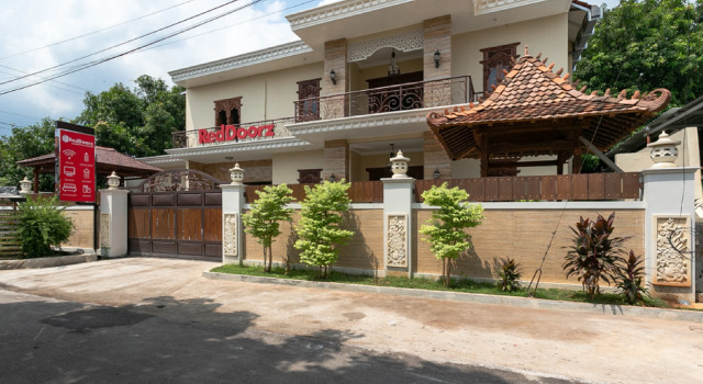 RedDoorz Syariah near Exit Toll Banyumanik Semarang, Prenota Affittacamere Semarang Central Java