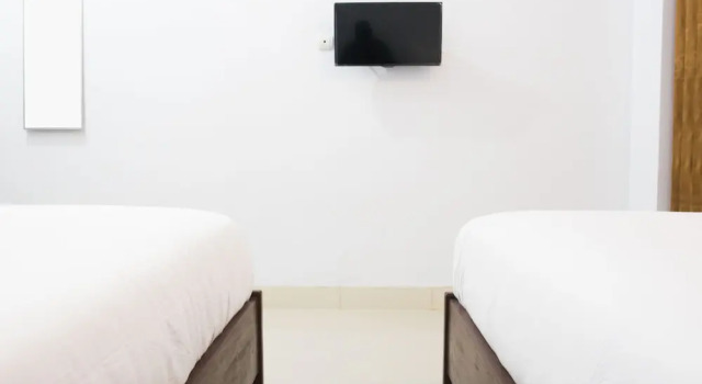 Tanah Tinggi Guest House, Rezervovat Penzión Hotely v Maluku s parkováním, Parkování