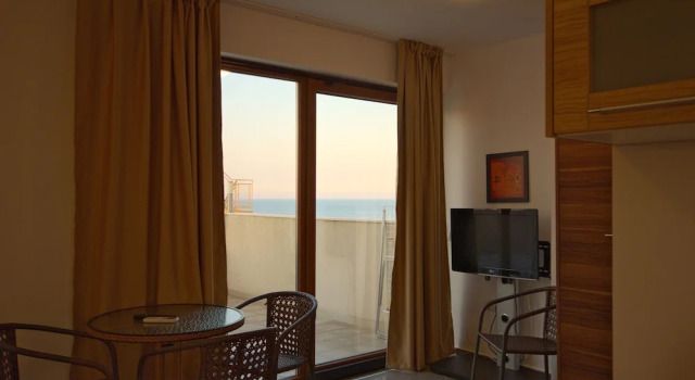 Студия с балконом и с видом на море Seagarden Villa Resort