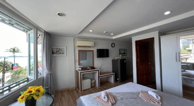 Двухместный номер Deluxe с частичным видом на море The Beach Front Resort, Pattaya