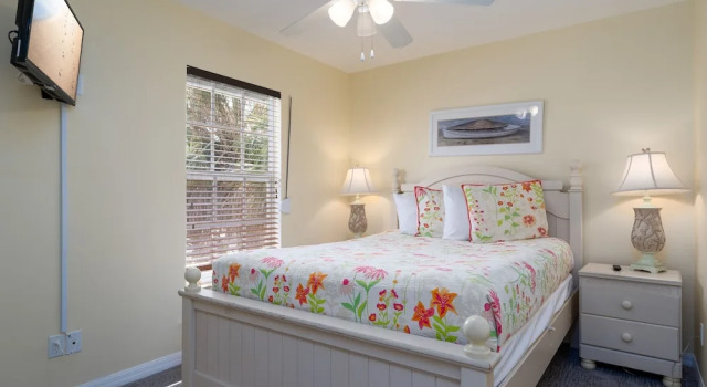 167 Delmar Avenue - Beautiful Private Pool Home on North end of the island home, Забронировать Дом для отпуска Отели в центре Форт-Майерс-Бич, в центре