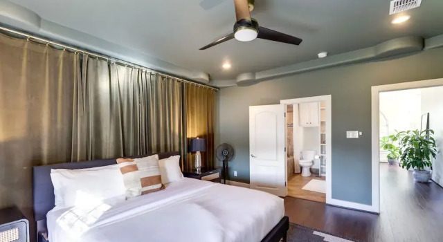 Коттедж с 5 комнатами 5 Mi to Dtwn Austin: Vibrant Home w/ Patio