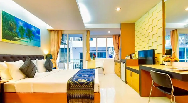 Двухместный номер Deluxe Hallo Patong Hotel - Rooftop Pool - Stunning Mountain Views & OTOP Market