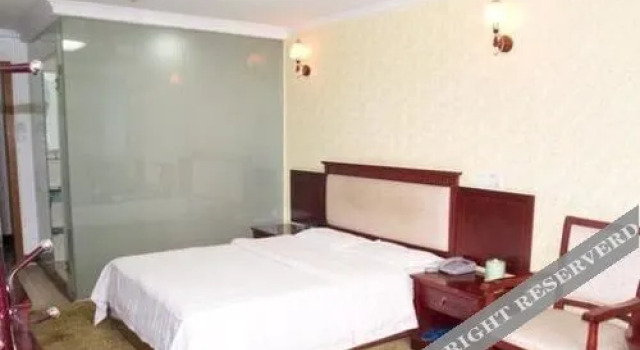 Sanyang Hotel(深圳三阳酒店（深圳双龙地铁站店）)