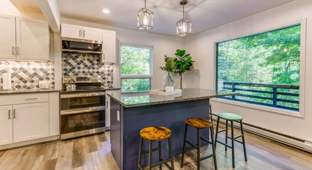 Коттедж Modern Waynesville Cabin ~ 9 Mi to Lake Junaluska!