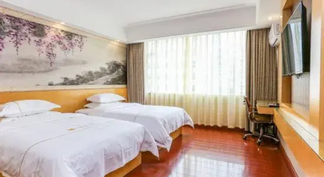 Huifeng Hotel, Забронировать Отель Отели Гуанчжоу с парковкой, рядом с Торговый центр Guangzhou Baima Costume Market, Парковка