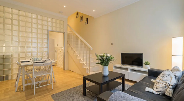 2 Bed Grassmarket Apartment, Забронировать Апартаменты/квартира Апартаменты Эдинбурга, рядом с St George's West Church, Апартаменты/квартира