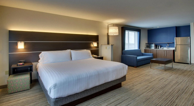 Двухместный люкс Holiday Inn Express Hotel & Suites Morris by IHG