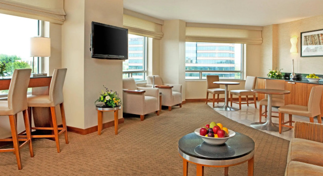 Двухместный люкс с видом на озеро The Westin Washington Dulles Airport