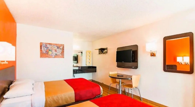 Четырёхместный номер Standard OYO Hotel Mobile, AL I-65 at Airport Blvd