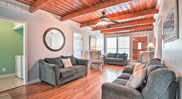 Murrells Inlet Upstairs Unit: 1 Block to Beach!