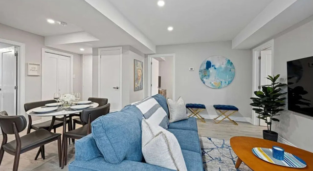 Casa Hotel Stylish Modern Family Suite w Patio, Varaa Hotelli Toronto 