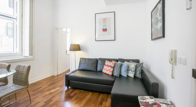 LV Premier Chiado CH6 AC, elevator, central, new