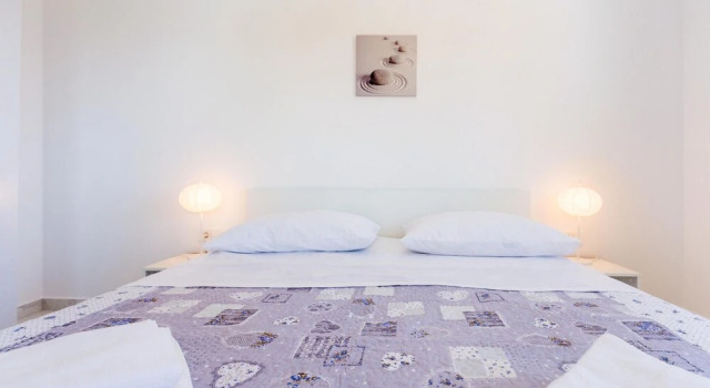 Amazing Home in Linardici With Wifi and 4 Bedrooms, Varaa Hotelli Hotellit Kvarner Islands uima-altaalla, Uima-allas