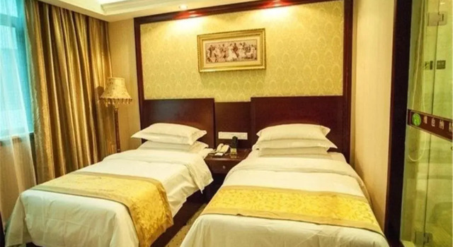 Vienna Classic Hotel Zhenjiang Danyang Goverment Branch, Book Hotel Danyang Jiangsu