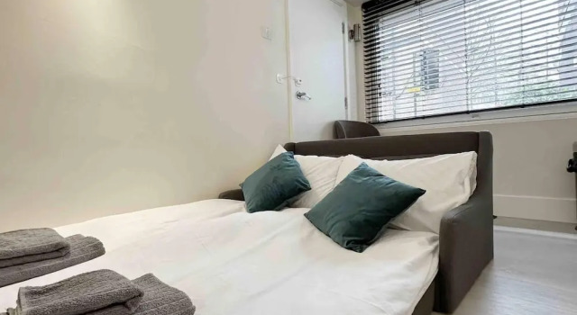Remarkable 1-bed House in London, Забронировать Отель Камден Лондон, рядом с Вестминстерский университет