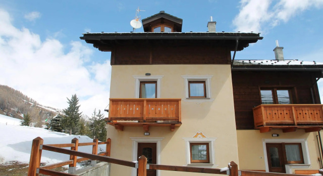 Stunning Holiday Home in Livigno near Ski Lift, Забронировать Отель Отели Ливиньо 3 звезды, рядом с Кресельный подъёмник Сан Рокко 17А (нижняя станция), 3*